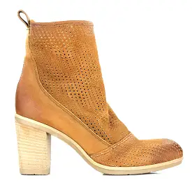 879207 Boot (Camel)