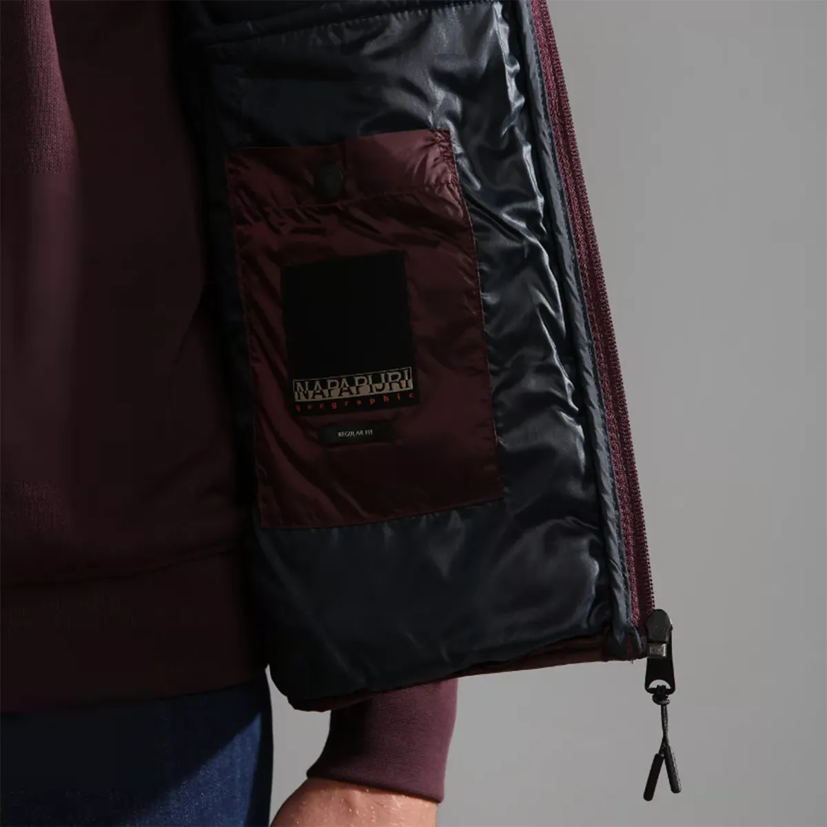 Napapijri - Aerons Gilet in Burgundy Fudge