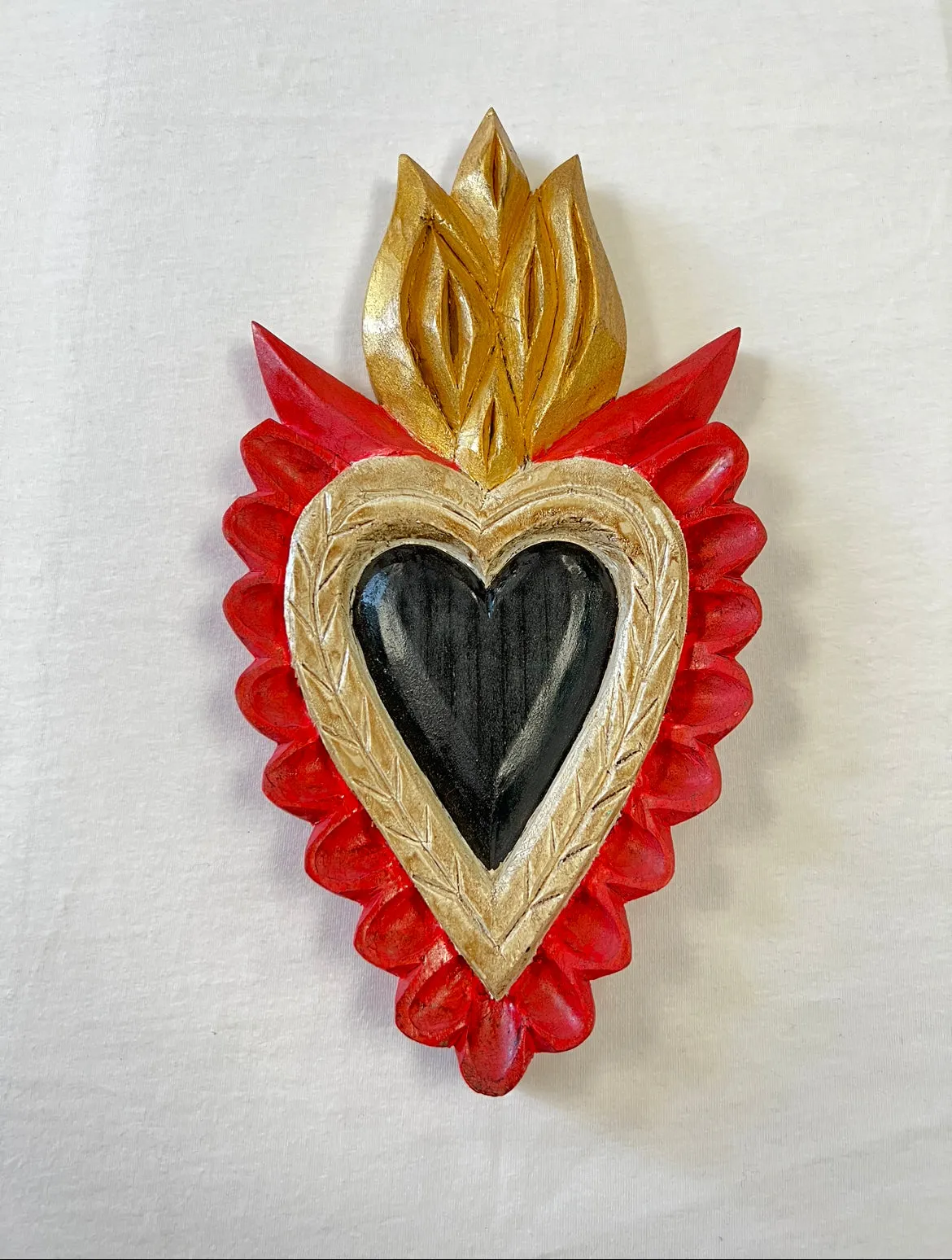 Scalloped Lined Sacred Heart